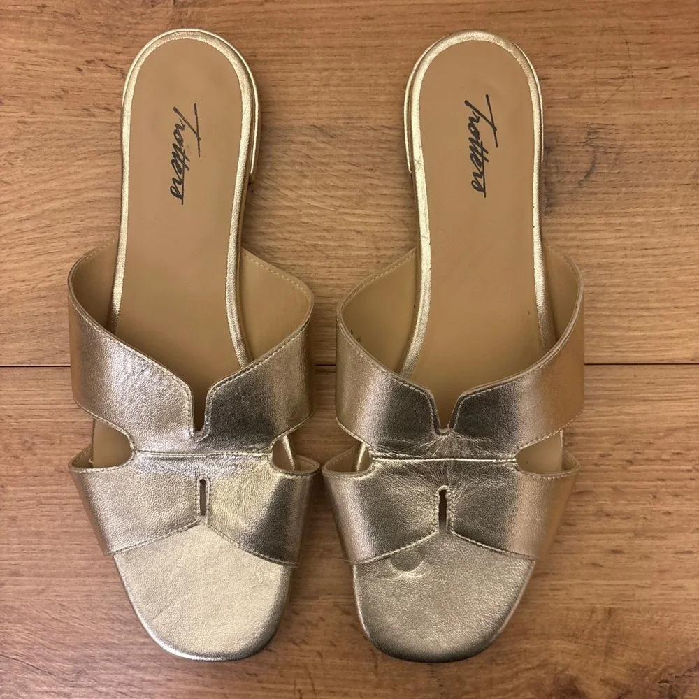 TROTTERS Nell Slide Sandal Women Size 11 Gold Leather Slip On Flat Summer Resort